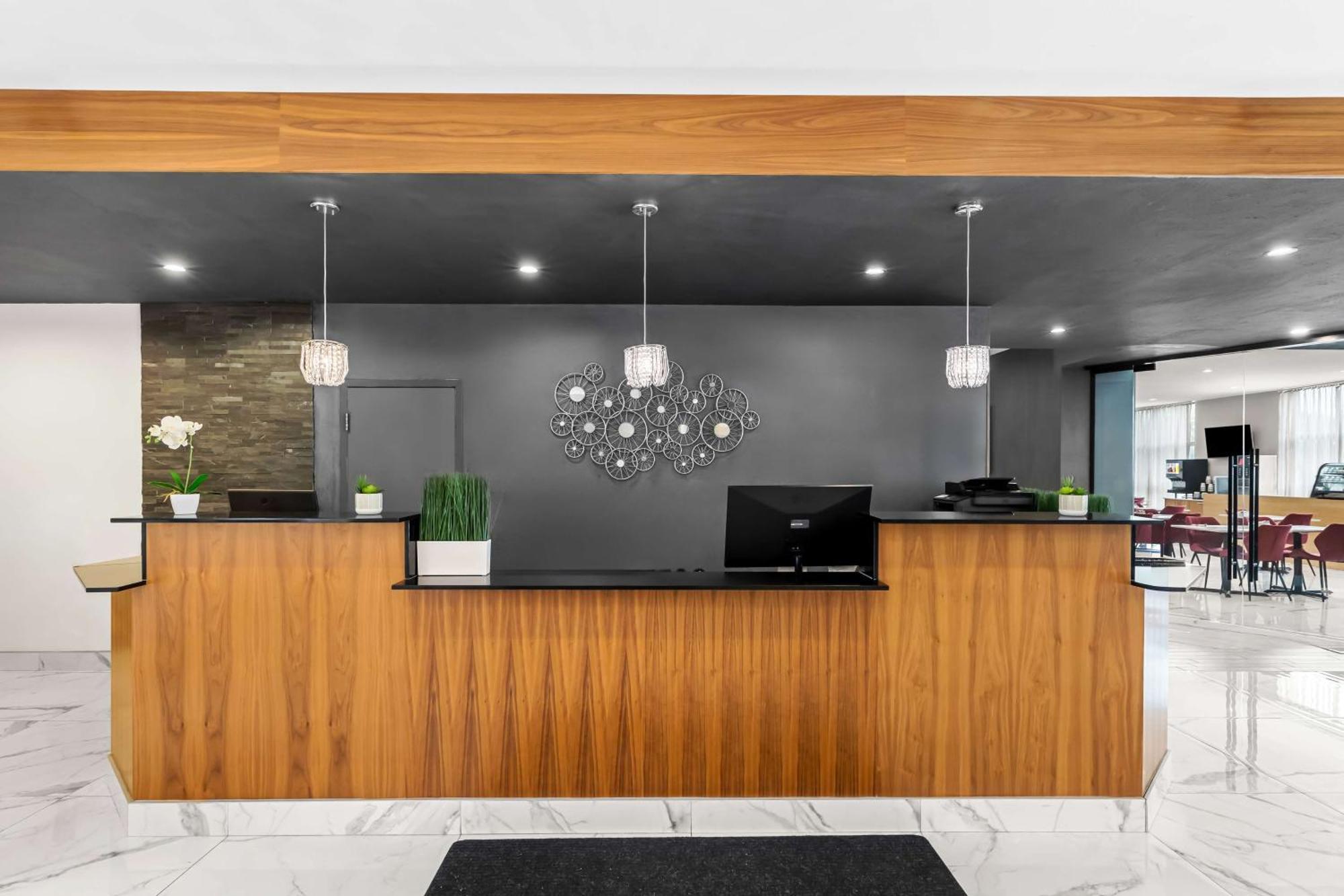 Best Western Plus Montreal East Экстерьер фото