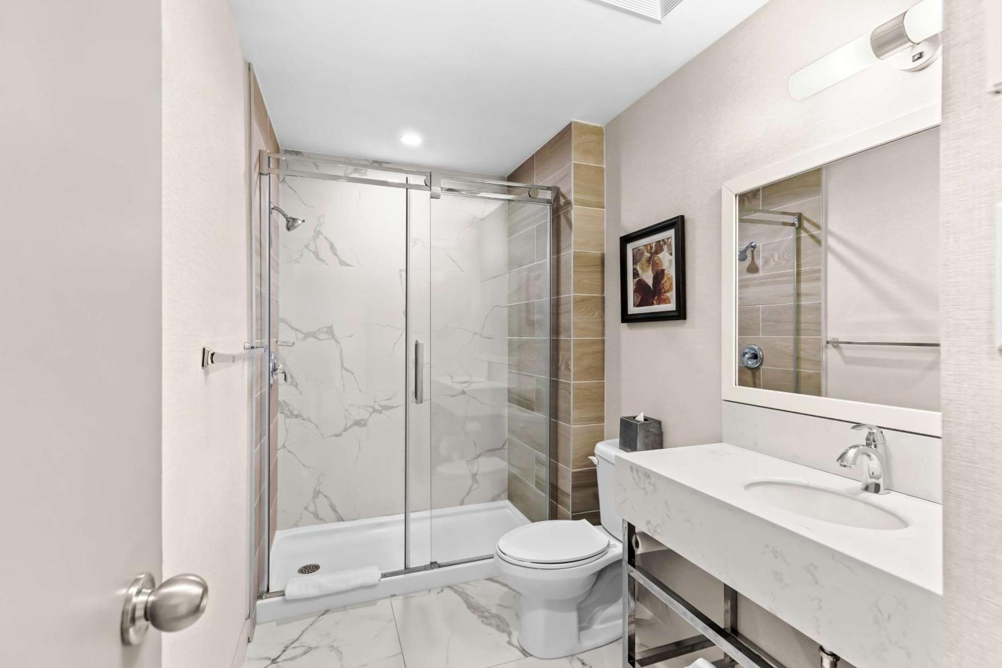 Best Western Plus Montreal East Экстерьер фото